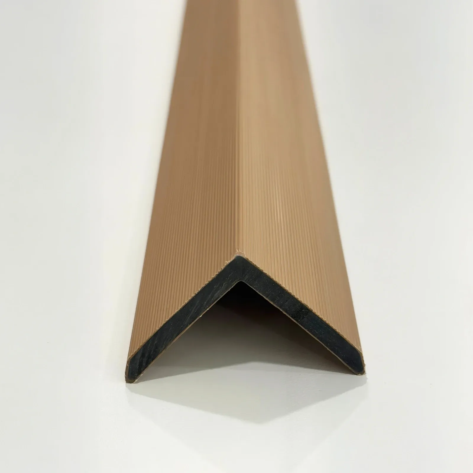 Angulo para decking exterior WPC — Maple
