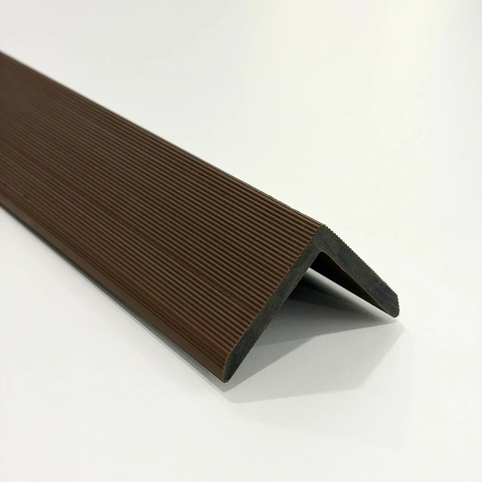 Angulo para decking exterior WPC — Rosewood