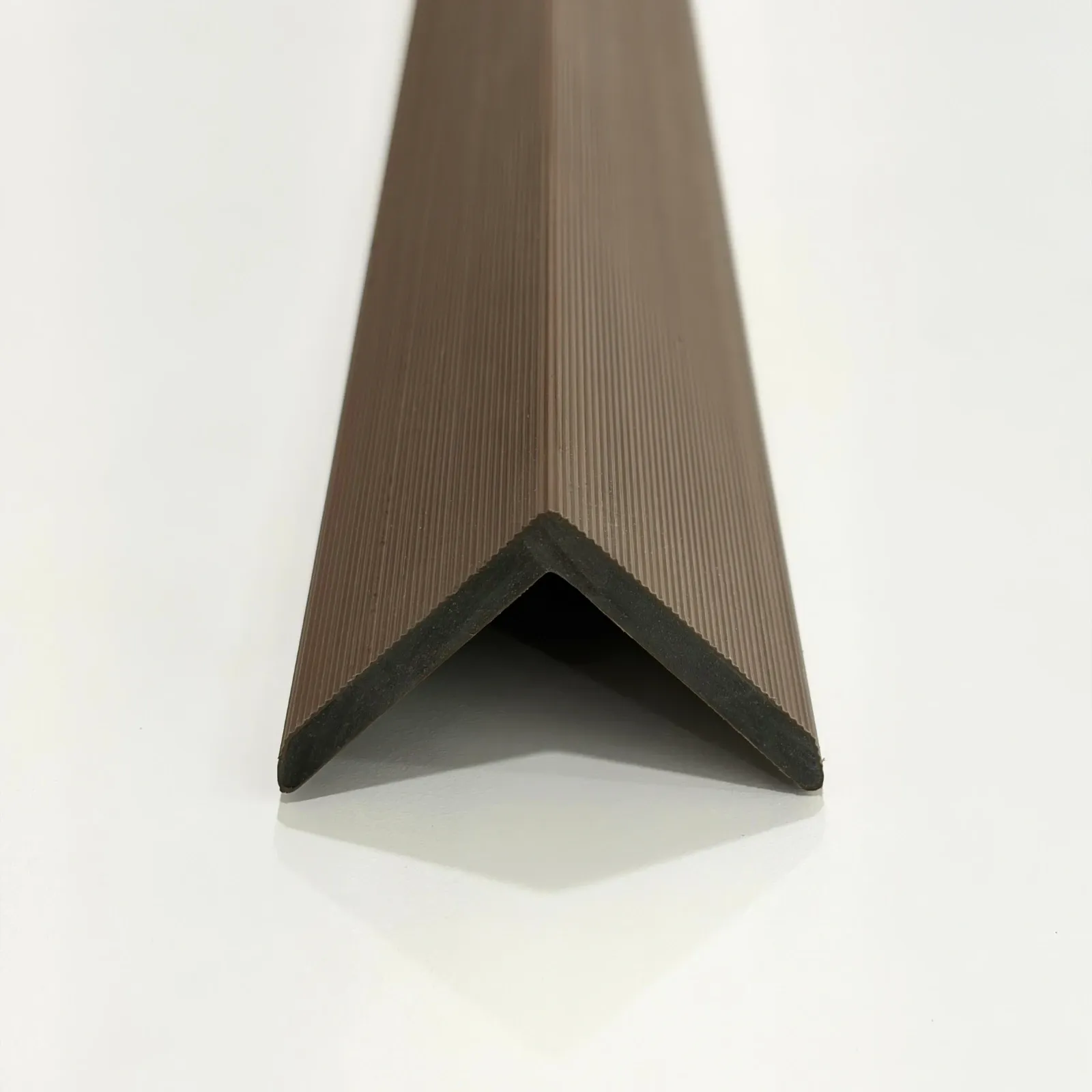 Angulo para decking exterior WPC — Rosewood