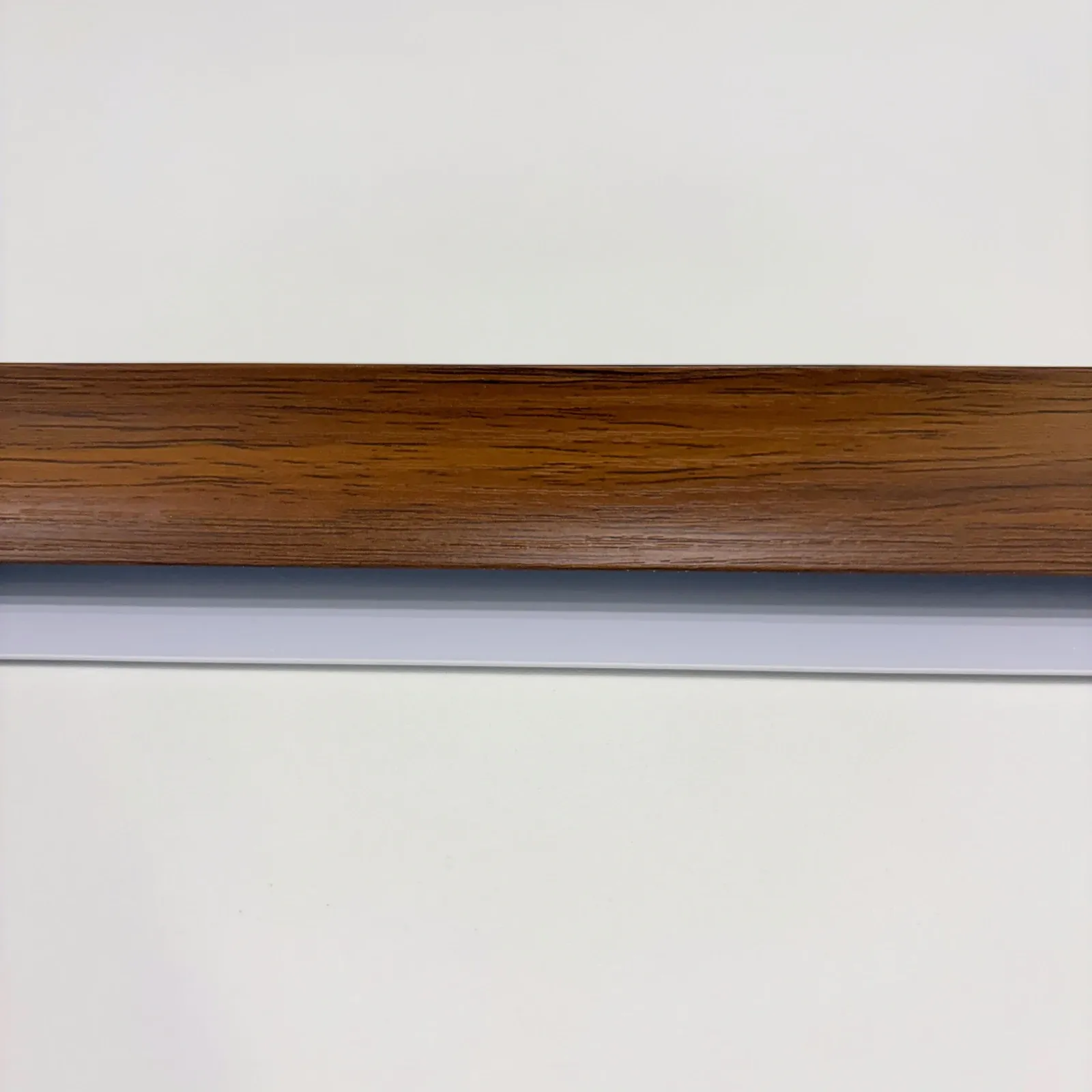 Esquinero interior — Nogal Imperial
