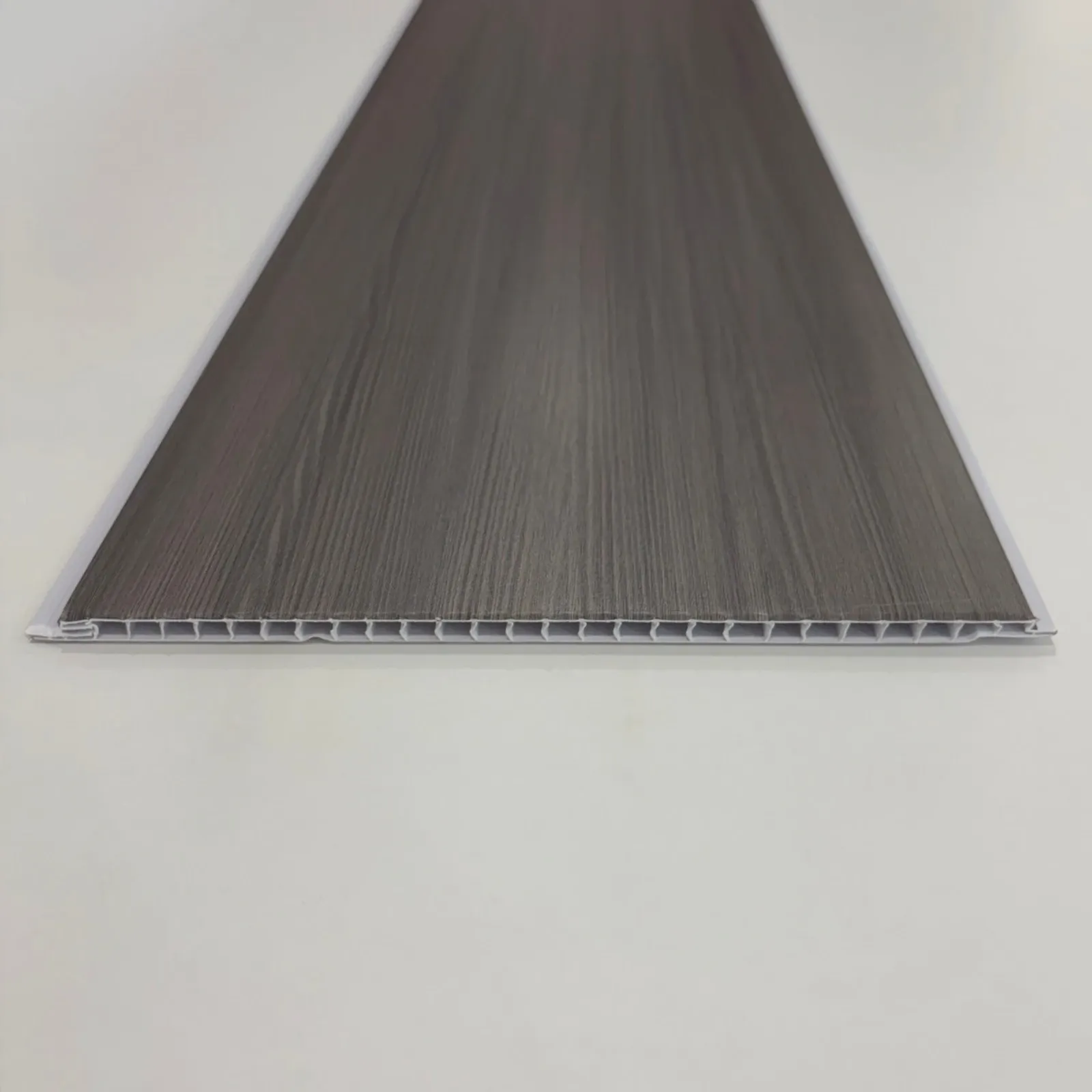 Laminado de PVC
tipo madera — Gris Humo