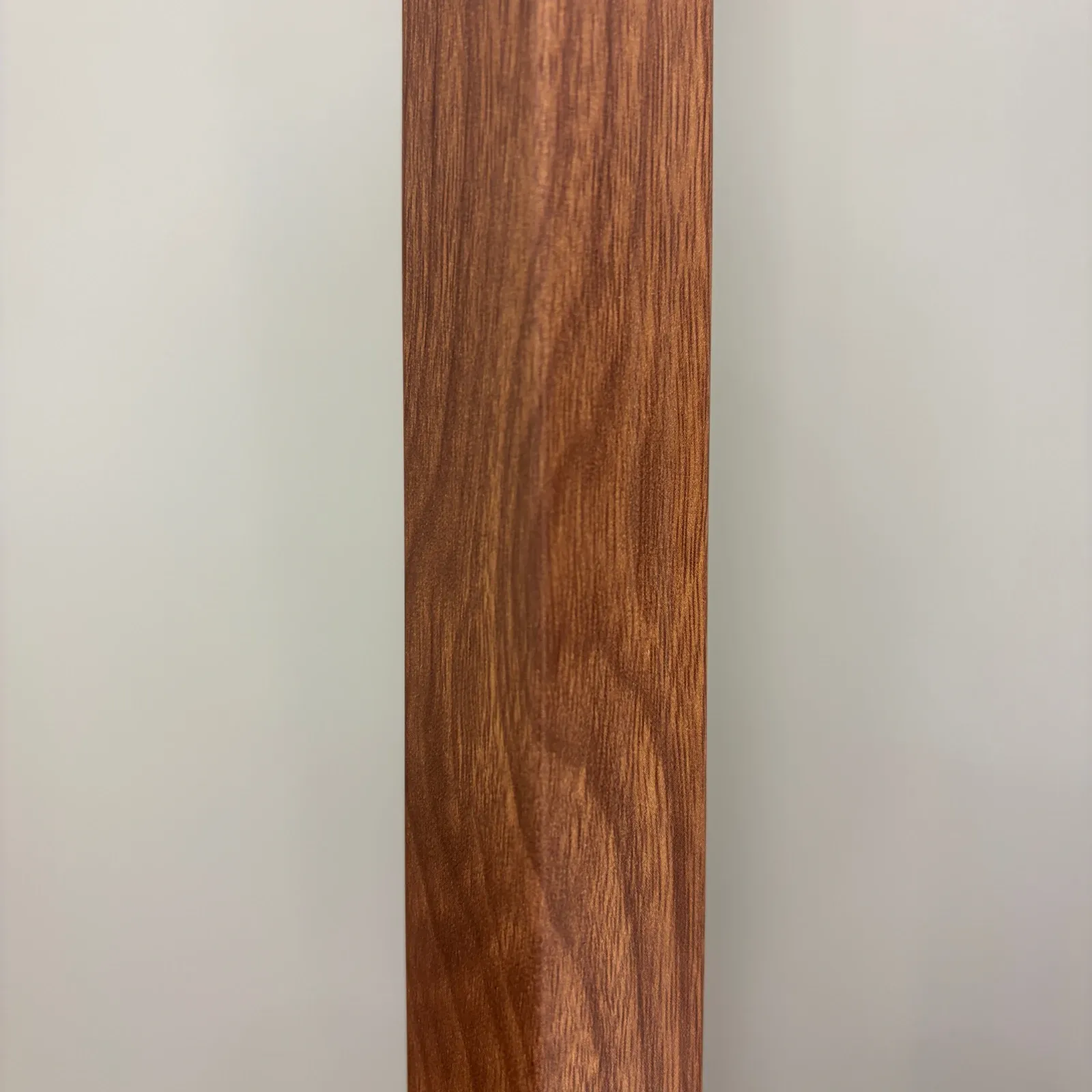 Angulo para lambrin interior WPC 2.90m — Nogal Premium con Fondo negro y Nogal Clásico