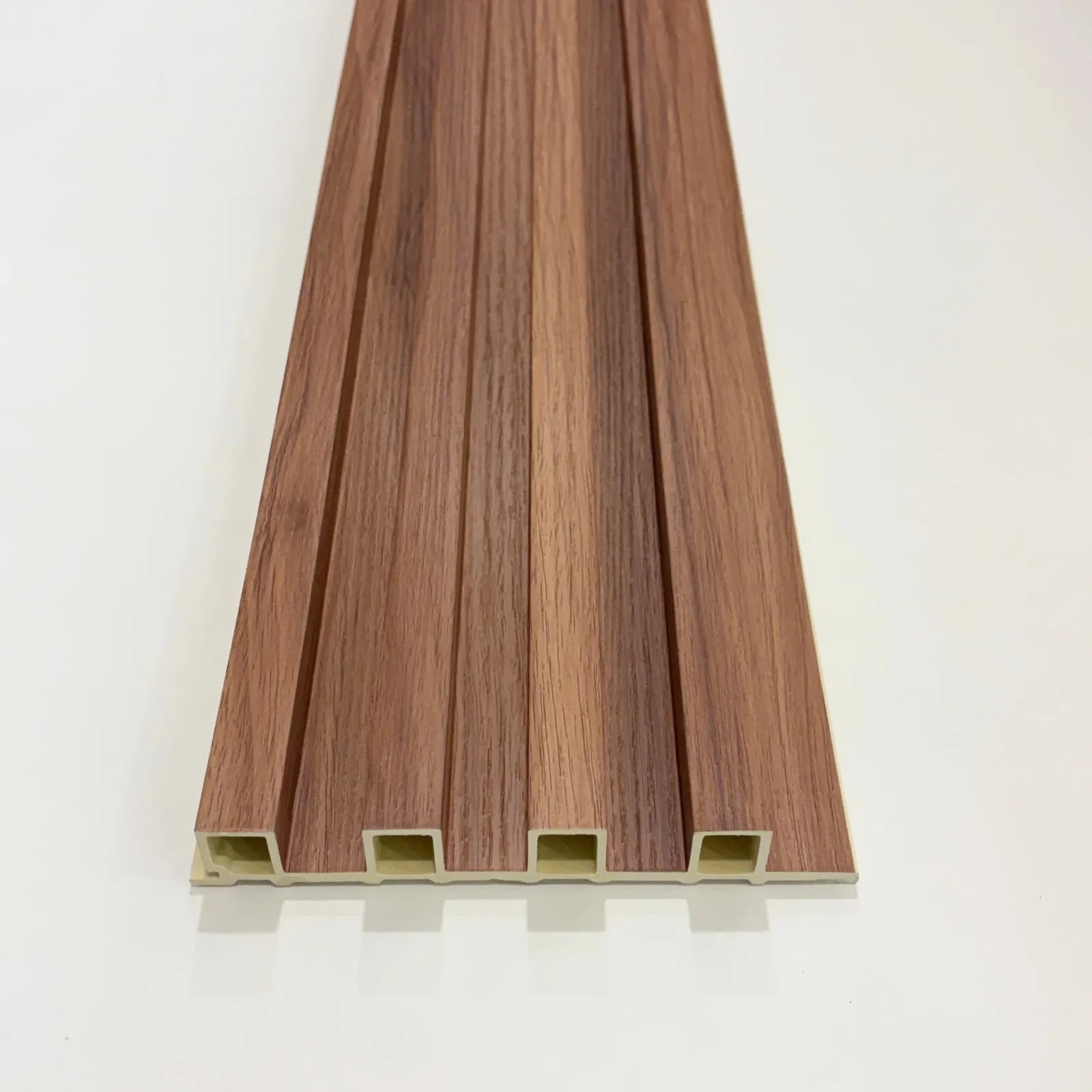 Lambrín Interior WPC de 16cm x 2.90m — Parota Natural