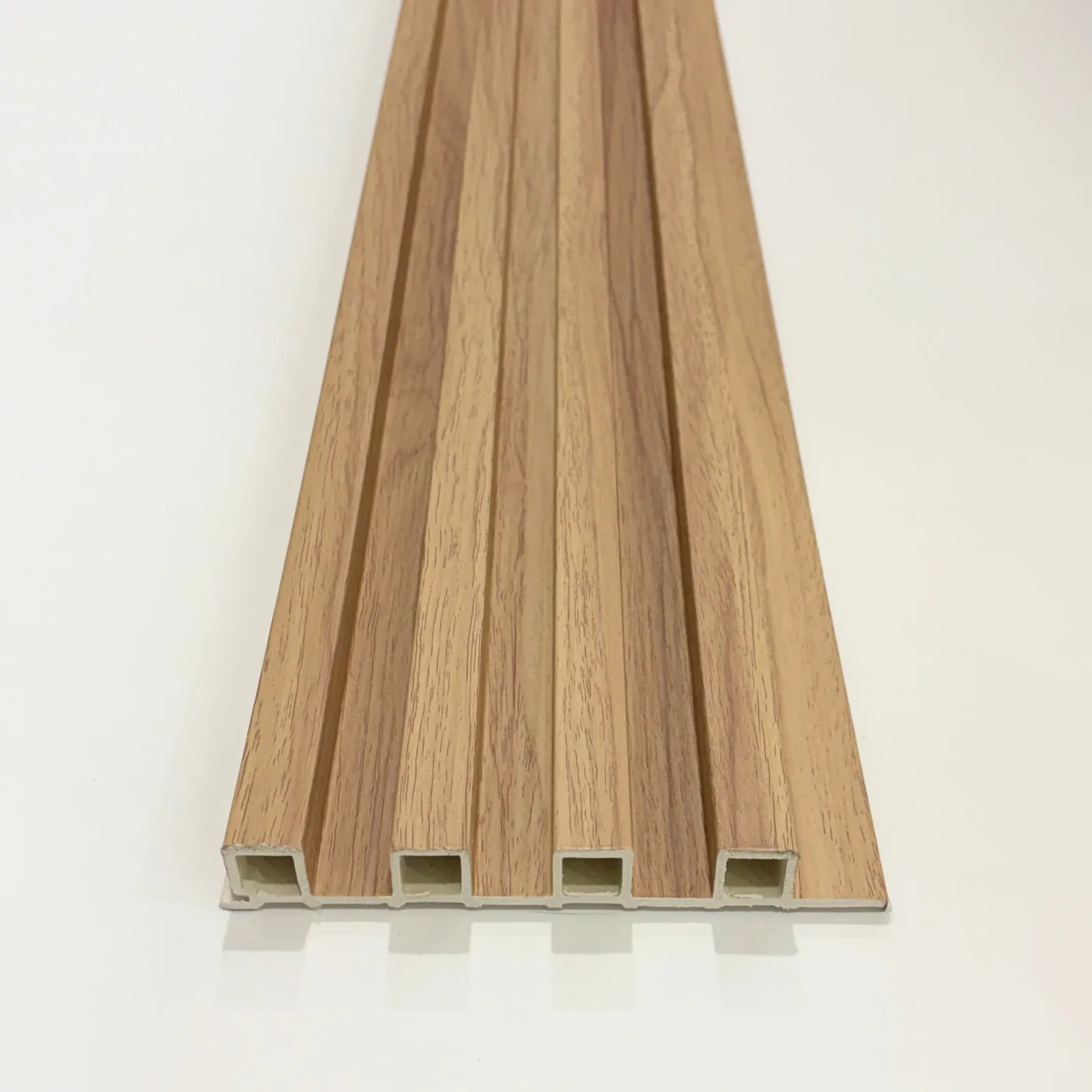 Lambrín Interior WPC de 16cm x 2.90m — Roble Claro