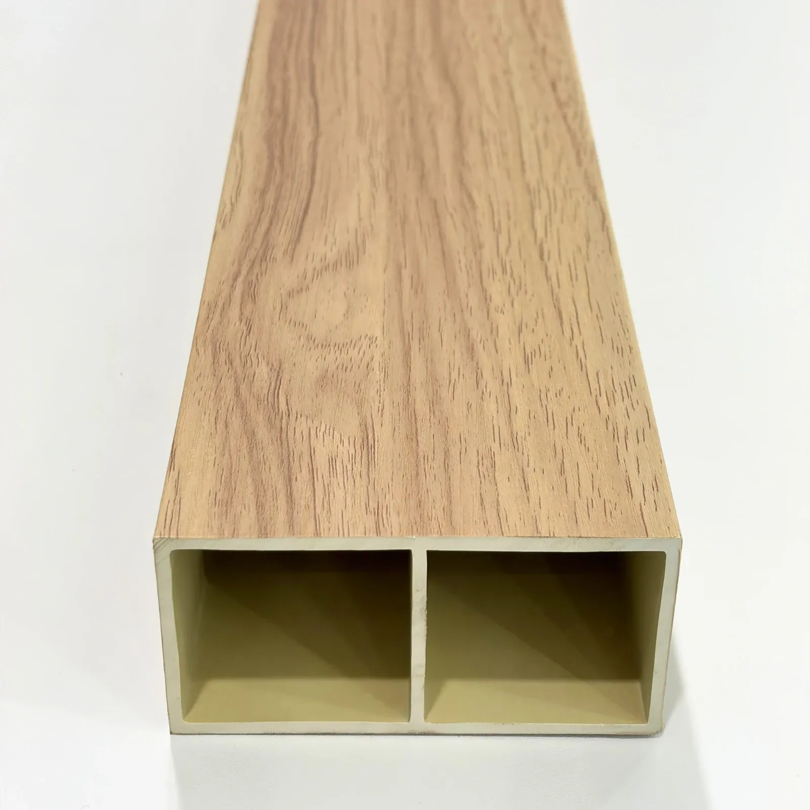 Viga decorativa interior WPC — Roble Claro